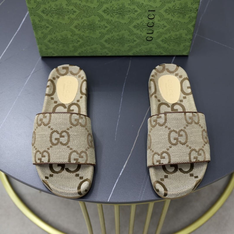 G*u*i slippers